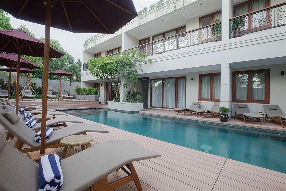Seminyak Lagoon All Suites Hotel Экстерьер фото